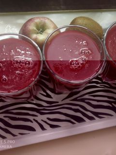 कीवी,एपल, बीटरूट जूस (kiwi apple beetroot juice recipe in Hindi) रेसिपी मुख्य फोटो
