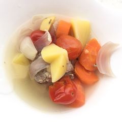 A picture of Potato And Carrot In White Pepper Pork Soup.