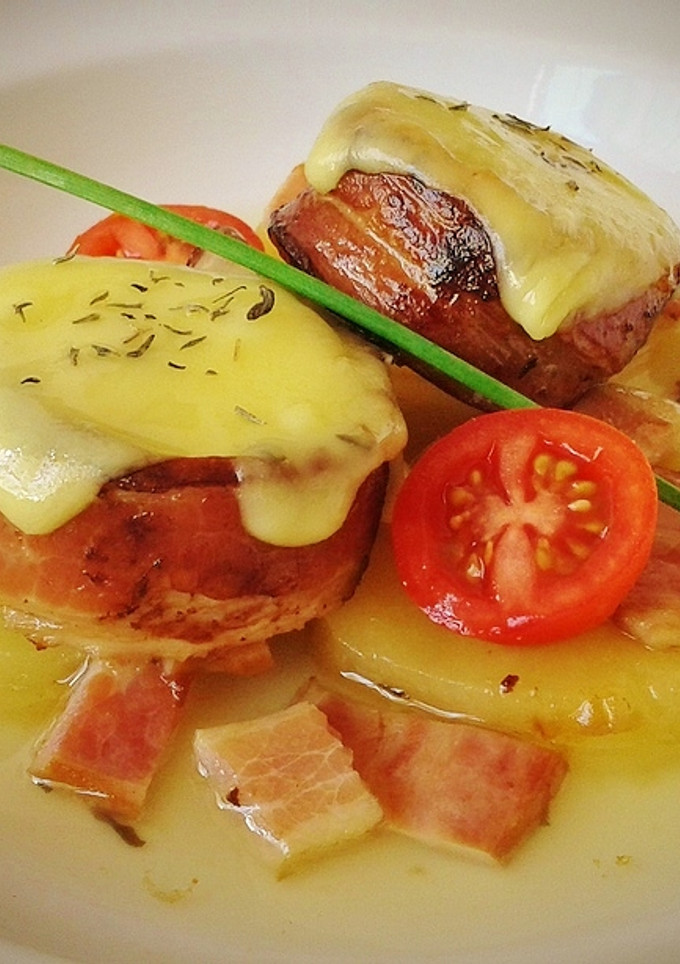 Una foto de Medallones de solomillo de cerdo envueltos en bacon