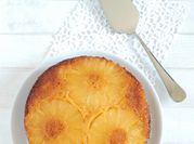 Una foto di torta ananas
