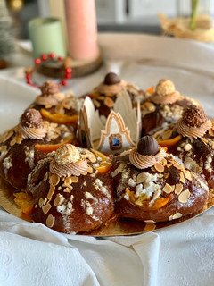 Una foto de Roscón de Reyes de chocolate
