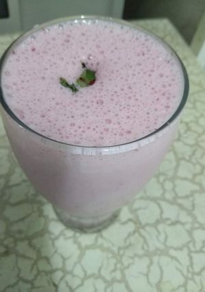 A picture of Strawberry smoothie.