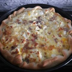 A picture of Spinach,feta and bacon quiche.