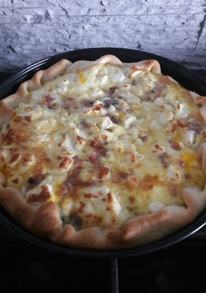 A picture of Spinach,feta and bacon quiche.