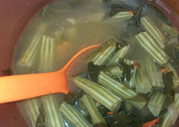 Sayur asem klenthang (buah kelor)
