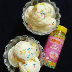 A picture of Vanilla ice cream with whipping cream powder.