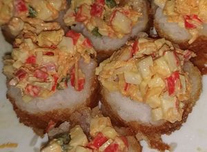 Una foto de Sushi con tampico y salsa de anguila