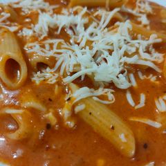 A picture of Creamy Cheesy Red Sauce Pipe Pasta.