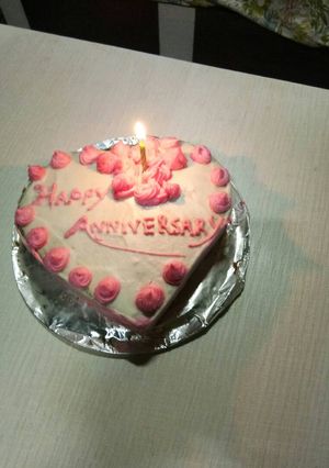 A picture of Anniversary Cake.