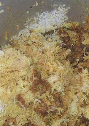 A picture of Kaccha gosh ki biryani.