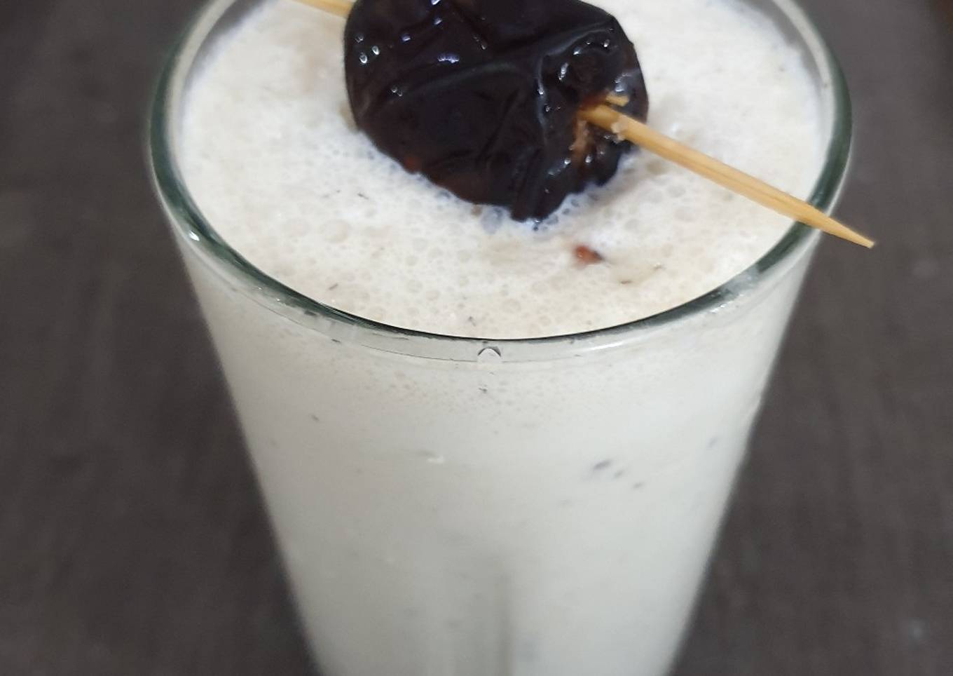 Dates and Banana Shake