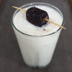 A picture of Dates and Banana Shake.