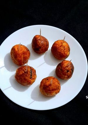 A picture of Qeema Aloo Pops In Appe Pan.