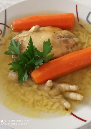 Csirke aprólékból, lestyános húsleves recept fotója