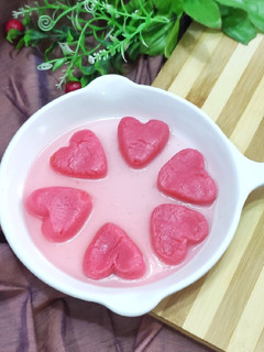 रोज़ रसगुल्ला हार्ट शेप में(Rose rasgulla heart shape me recipe in Hindi) रेसिपी मुख्य फोटो