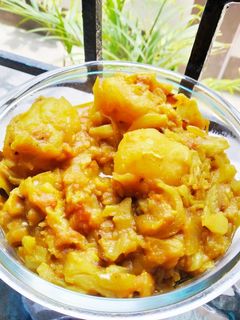 আলু বাঁধাকপির দম (aloo bandhakopir dum recipe in Bengali) রেসিপির প্রধান ছবি