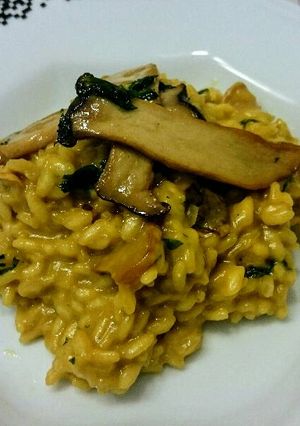 Foto de Risotto com cogumelos eryngui frescos