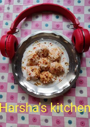 A picture of Dahi Vade.