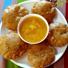 A picture of Aloo masala poori.
