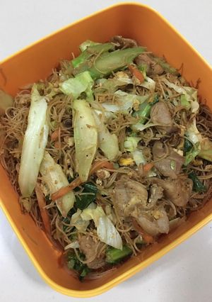 รูปของ “ผัดซีอิ๊วเส้นหมี่หมูหมัก”