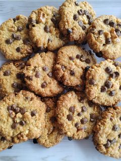 Una foto de Galletas de avena, nueces y chips de chocolate 🍫 ¡Crocantes!