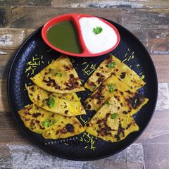 A picture of Cheesy Mixed Veg Parantha.