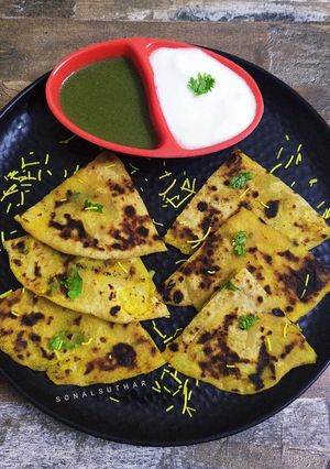 A picture of Cheesy Mixed Veg Parantha.