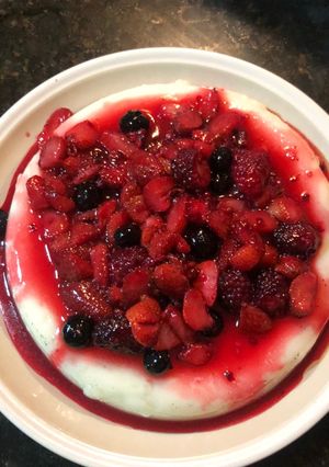 Una foto de Panacota con frutos rojos!!