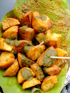 आलू चाट (aloo chaat recipe in Hindi) रेसिपी मुख्य फोटो