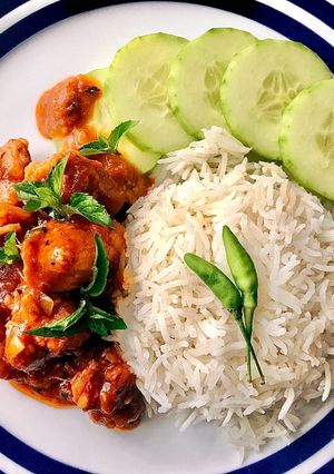 Hình của món Cơm Gà Tikka Masala.