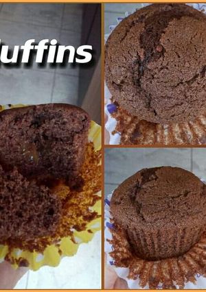 Una foto de Muffins de chocolate🍫 con un corazón de dulce de leche