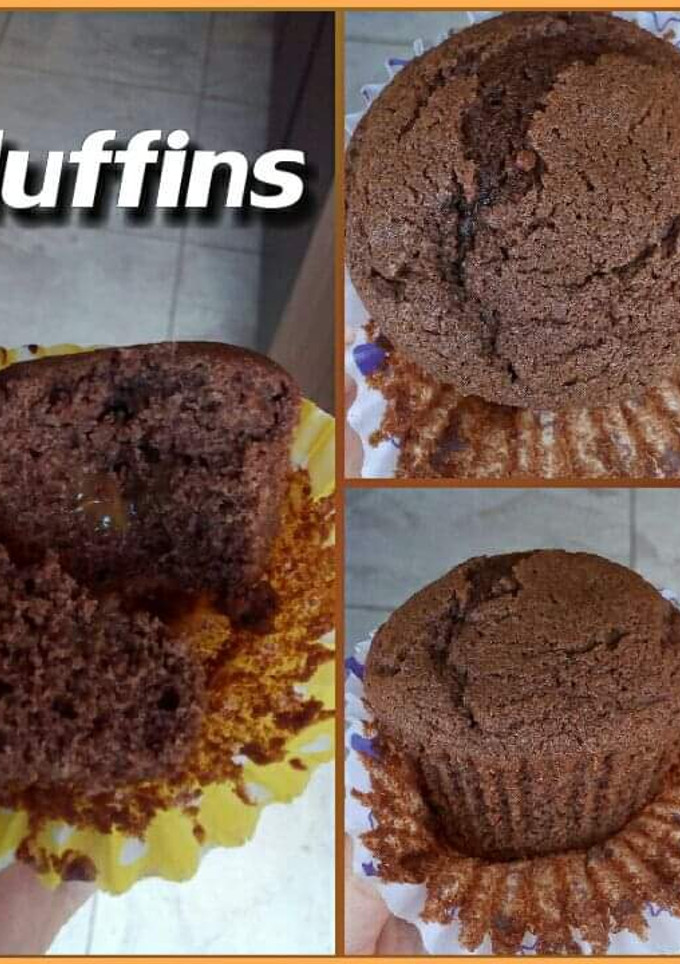 Una foto de Muffins de chocolate🍫 con un corazón de dulce de leche