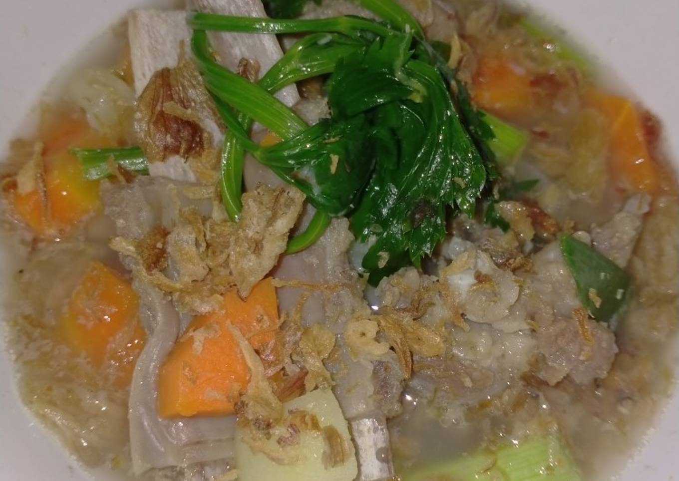 Sop tulang & daging sapi