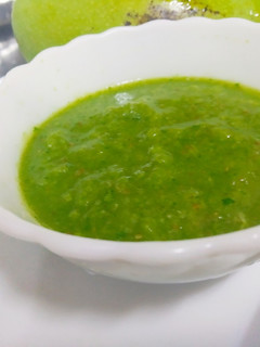 வெங்காயம் மாங்காய் சட்னி (vengayam Maangai Chutni Recipe in Tamil) செய்முறை முக்கிய புகைப்படம்