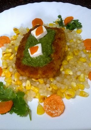 साबूदाना भुट्टा खिचड़ी के साथ आलू टिक्की(sabudana khichdi k sath aloo tikki recipe in hindi) रेसिपी मुख्य फोटो
