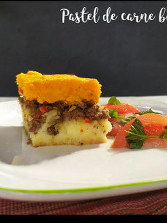 Una foto de Pastel de carne bicolor