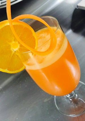 Una foto de Zumo natural de Naranja, zanahoria y Jengibre