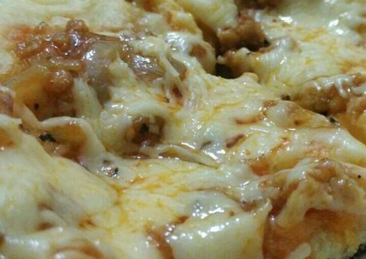 Pizza lembut saus bolognese