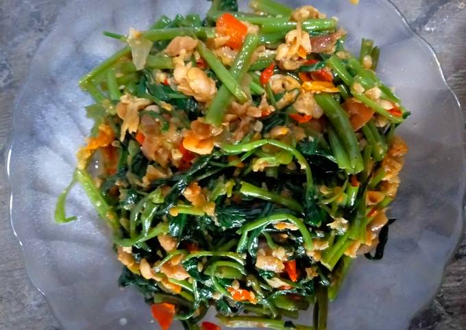 Langkah Mudah untuk Menyiapkan Cah kangkung sambal tempe, Enak Banget