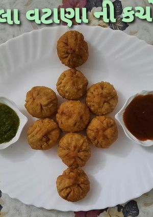 લીલા  વટાણા ની કચોરી(Lila Vatana Kachori Recipe In Gujarati) રેસીપી મુખ્ય ફોટો