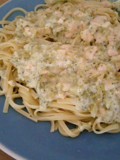 Una foto de Pasta con salmón y brócoli