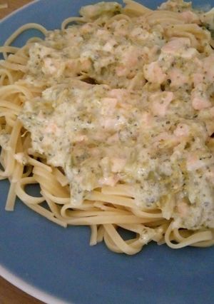 Una foto de Pasta con salmón y brócoli
