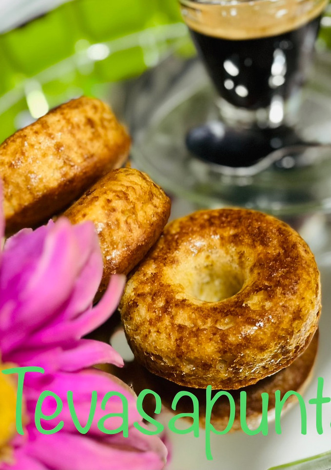 Una foto de Roscas de magdalenas 🥯 🧁 🍋 👩‍❤️‍👩