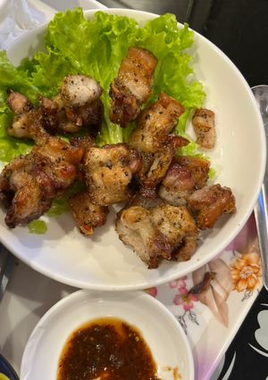 Hình của món Thịt 3 chỉ nướng mắc khén.