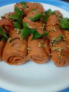 बीटरूट खांडवी (Beetroot Khandvi recipe in Hindi) रेसिपी मुख्य फोटो