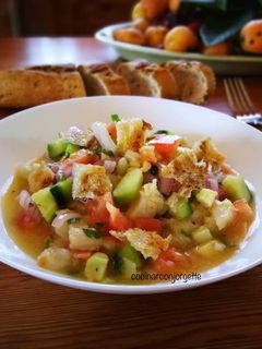 Una foto de Salpicón de bacalao con aguacate y apio