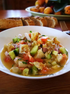 Una foto de Salpicón de bacalao con aguacate y apio