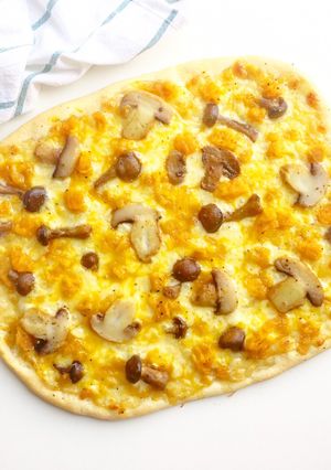 Foto di Pizza con crema di zucca e funghi