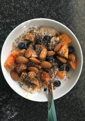 A picture of Gluten free, dairy free, rolled oats with fruit.