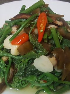 剝皮辣椒炒龍鬚 的食譜成品照片